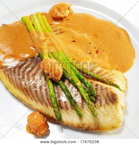 เครื่องทำอาหารปลา - เนื้อผาเครย์ฟิชหางและหน่อไม้ฝรั่งสด