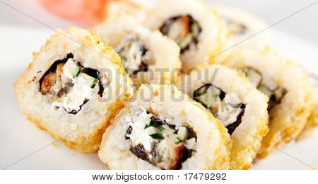 Smażyć Unagi Maki Sushi - Roll wykonane z wędzonego węgorza, ser i ogórka