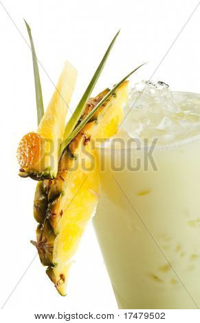 Alkoholische Cocktail - Midori mit Rum, Colada, Ananas und Sahne