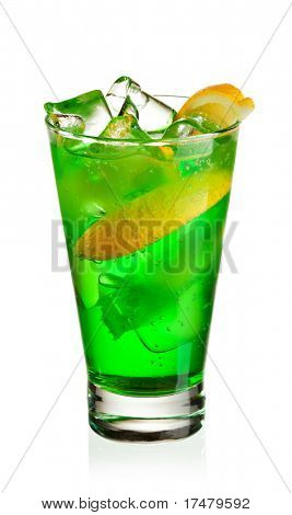 Grüne Cocktail mit Midori, Wodka, Zitrone und Eis