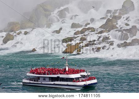 Beautiful Isolated Photo Of A Ship Near Amazing Niagara Waterfall