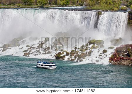 Beautiful Isolated Image Of A Ship And Amazing Niagara Waterfall