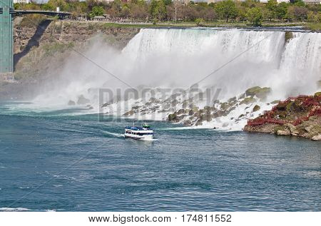 Beautiful Picture With A Ship And Amazing Niagara Waterfall