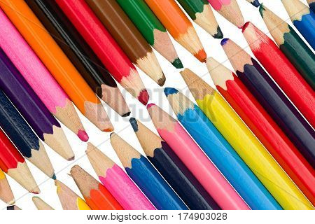 Colored pencils diagonally in contact with their leads in the middle