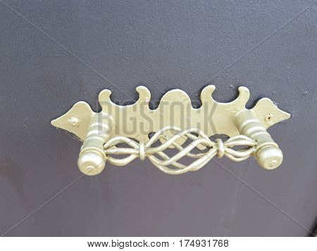 Closeup image of gold colored door hadle