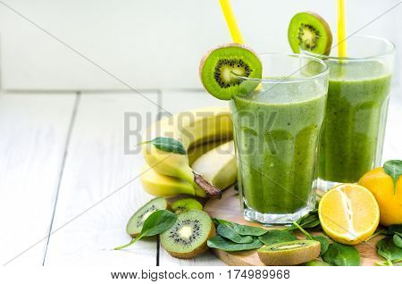 Fresh And Healthy Green Smoothie  With Spinach,banana, Kiwi