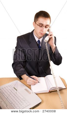 Uomo d'affari parlando su un telefono isolato