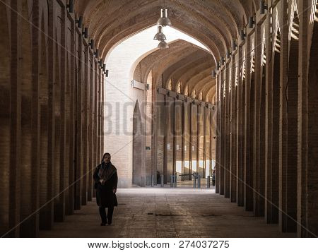 Isfahan, Iran - August 20, 2016: Woman Wearing The Islamic Veil Walking In A Street Of The Covered B