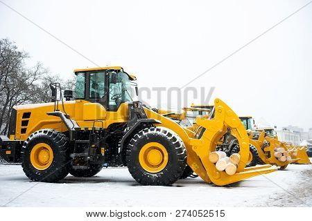 Yellow Wheel Front End Log Loader. Forestry Equipment For Moving Wood And Other Materials. Hydraulic
