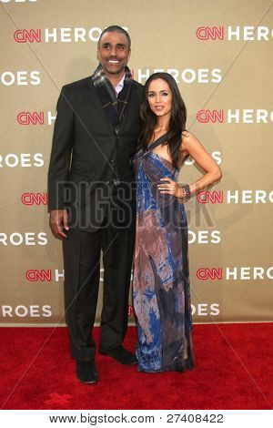 LOS ANGELES - 11 dic: Rick Fox, Eliza Dushku arriva al CNN Heroes Awards 2011 al santuario Audito