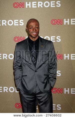 Los Angeles Dec 11: jr Martinez kommt in den 2011 Cnn Heroes Awards im Schrein Auditorium on Dez