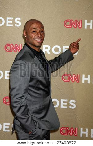 Los Angeles Dec 11: jr Martinez kommt in den 2011 Cnn Heroes Awards im Schrein Auditorium on Dez