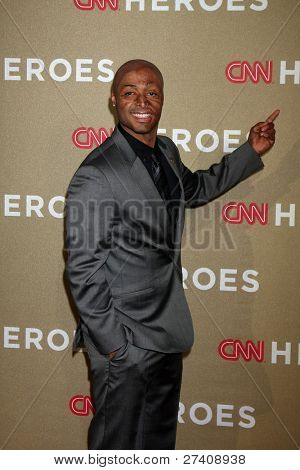 Los Angeles Dec 11: jr Martinez kommt in den 2011 Cnn Heroes Awards im Schrein Auditorium on Dez