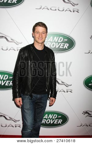 LOS ANGELES - 15 listopad: Benjamin McKenzie w przypadku Pokaż Pre LA samochodów Jaguar w dwóch Rodeo na Novembe