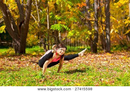 Jóga Tittibhasana póz