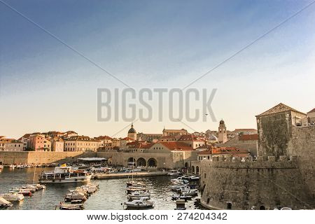 Dubrovnik, Croatia - 2013: Dubrovnik Old Harbour Is A Great Place To Relas And Watch Boats Go In And