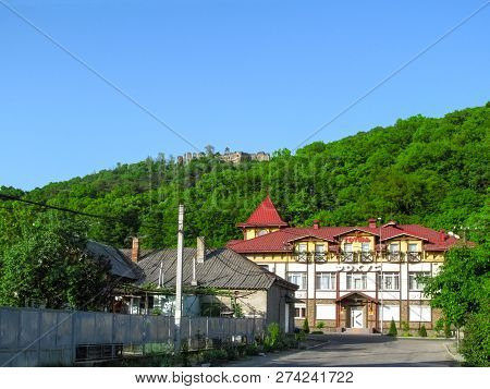 Ukraine, Khust -may 1, 2018: Hotel On The Background Of The Khust Castle Ruins On The Hill. The Cont