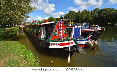 St Neots, Cambridgeshire, England - August 25, 2018: Narrow  Boats On The River Ouse At St Neots.