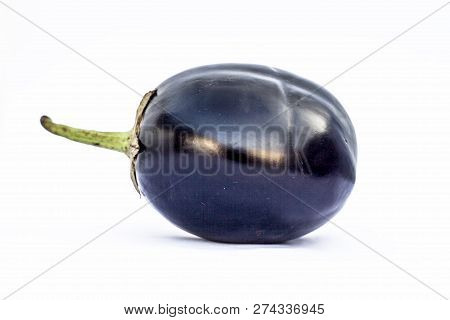 Close Up Of Fresh Organic Egg Plant Or Bringal Or Aubergines Or Brinjal Or Baingan Or Eggplant Isola