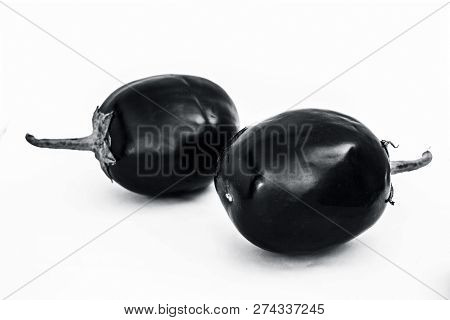Close Up Of Fresh Organic Egg Plant Or Bringal Or Aubergines Or Brinjal Or Baingan Or Eggplant Isola