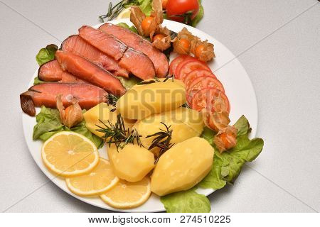 Chinook Salmon (lat. Oncorhynchus Tshawytscha) Smoked