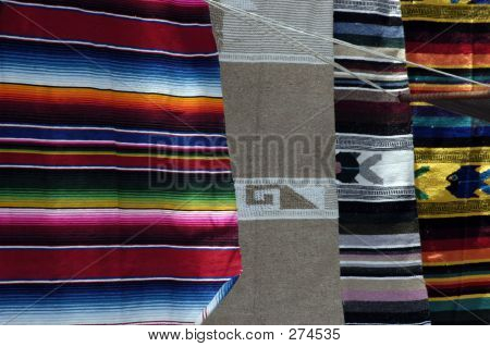 Bunt gewebte decken