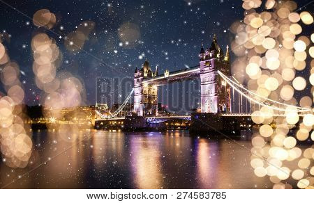 snowing in London, UK - winterholidays  in the city