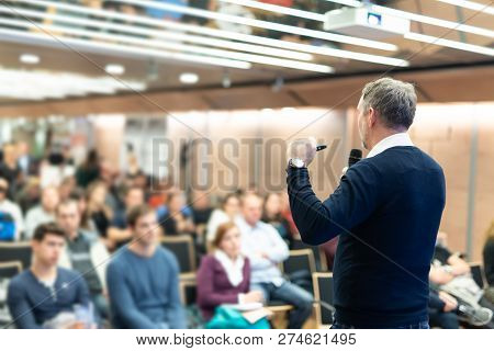 Sturtup Expert Giving Talk At Business Event Workshop.