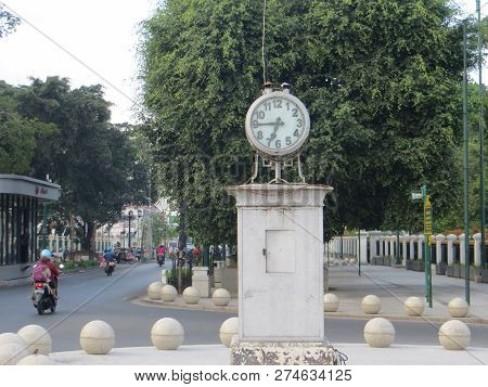 Yogyakarta, Indonesia - October 31, 2018: A Timer Clock Stands On The Sidewalk Of Jalan Margo Mulyo.