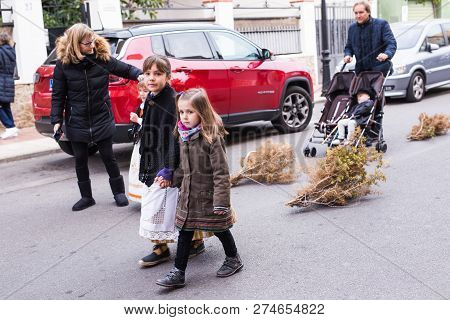 Oropesa Del Mar, Spain - January 13, 2018: Holiday Procession On Festival Of Saint Anthony In The St