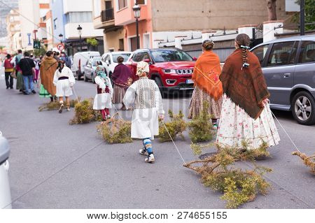 Oropesa Del Mar, Spain - January 13, 2018: Holiday Procession On Festival Of Saint Anthony In The St