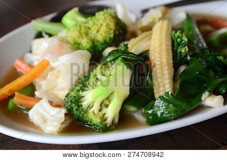 Stir-fried Broccoli, Baby Corn, Carrots, Peapods, Napa And Bell Pepper In A Soy Sauce