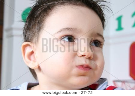 Dwuletni chłopiec w wieku przedszkolnym Snacktime