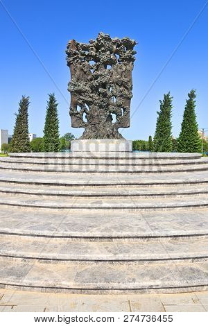 15-12-2018.baku.azerbaijan.monument 