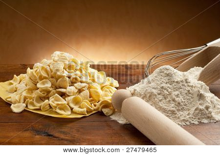 orrecchiette pasta tyypillinen italialainen