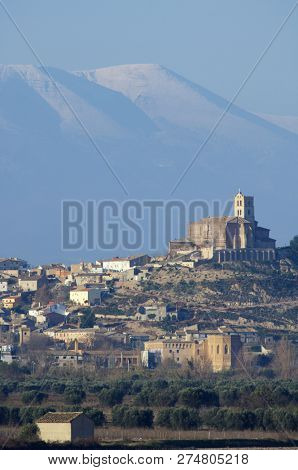 Magallon town and background moncayo peak