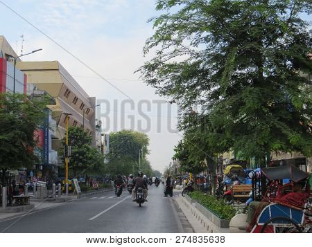 Yogyakarta, Indonesia - October 31, 2018: Traffic On Jalan Malioboro (malioboro Street) In The Morni