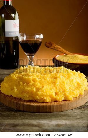 polenta s červeným vínem