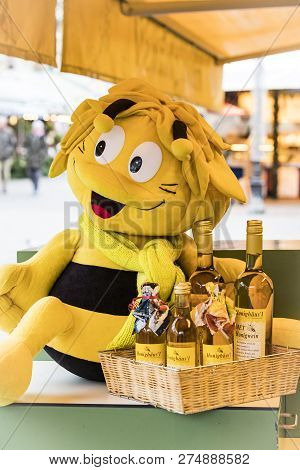 Munich, Germany - November 23, 2018 : Rows Shopping Grocery Market In The Old Part Of Munich, Viktua