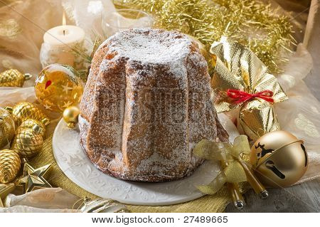 Pandoro tradizionale italiano torta di Natale