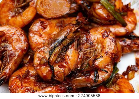 Fresh Fried Shrimps On Dish Horizontal Omposition