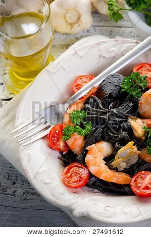tészta tagliolini tintával tintahal