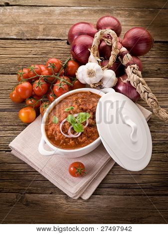 ragù su ciotola