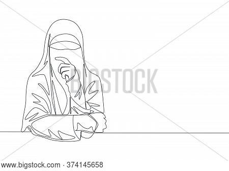 One Continuous Line Drawing Of Young Pretty Asian Muslimah Wearing Burqa While Touching Her Lips. Tr