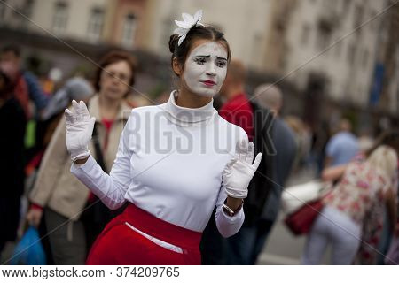 9 September 2014. Moscow, Russia. Girl With Pantomime Makeup. Moscow Day. Editorial Documentary. Hig
