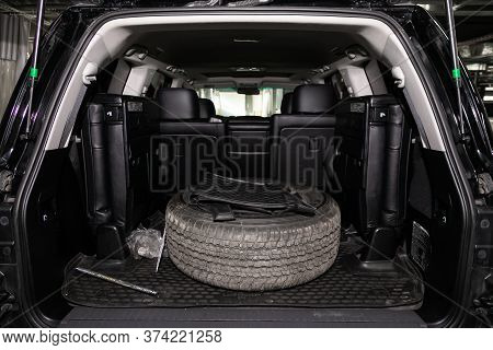 Novosibirsk/ Russia - April  02 2020: Toyota Land Cruiser 200  , Clean Empty Trunk Of Black Crossove