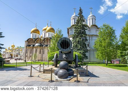 Tsar Cannon, Patriarshy Cathedral And Cathedral Of The Dormition (uspensky Sobor), Moscow Kremlin, R