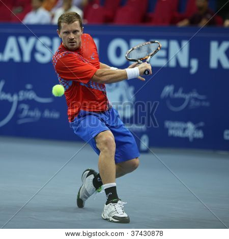 KUALA LUMPUR - syys 27: Alex Bogomolov Jr (Rus) Pelaa hänen pyöreä 2 ottelu ATP Tour Malesian Ope