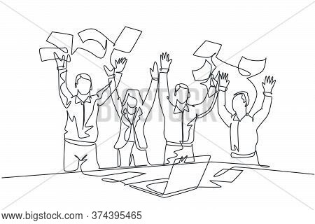 One Single Line Drawing Of Young Male And Female Stockbroker Celebrate Their Success Win On The Stoc