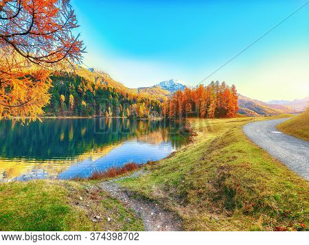 Spectacular Autumn View Of Champfer Lake. Mirror Reflaction In Lake. Location: Silvaplana, Maloya Di